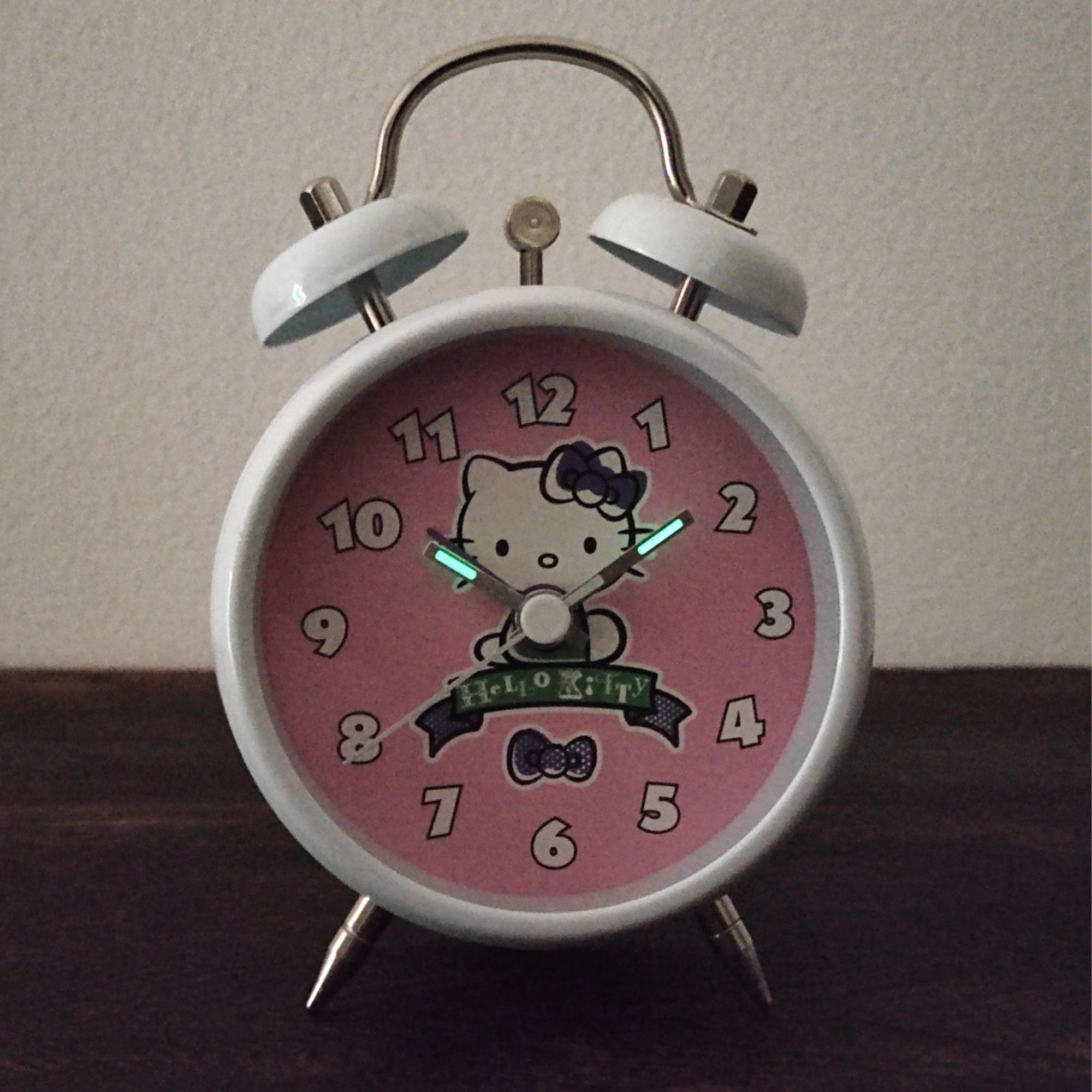 Ceas Hello Kitty cu alarma, alb, ace fosforescente, 13 cm, Sanrio ZR26319 - nestemag.ro