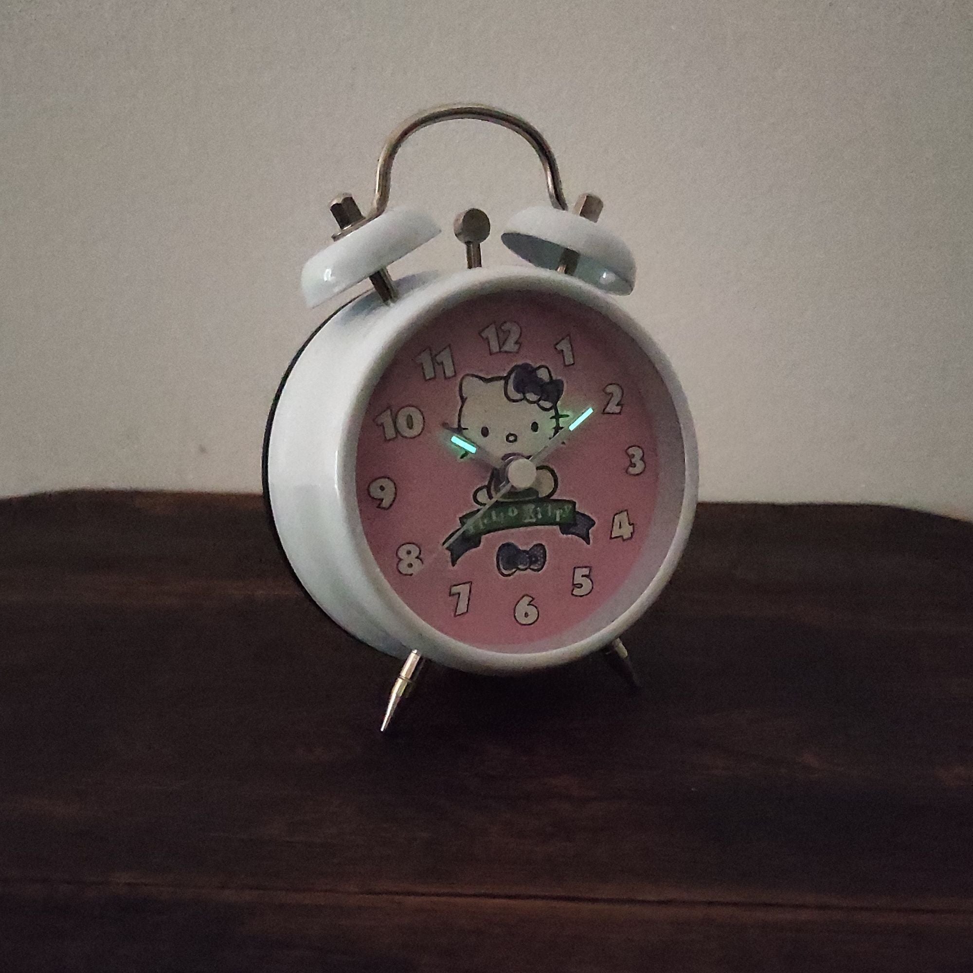 Ceas Hello Kitty cu alarma, alb, ace fosforescente, 13 cm, Sanrio ZR26319 - nestemag.ro